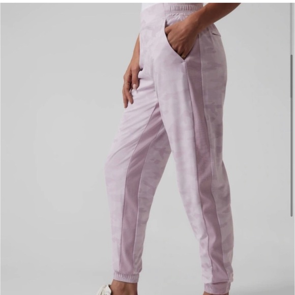 @ Athleta Brooklyn Lined Camo Jogger Shasta - Picture 7 of 15